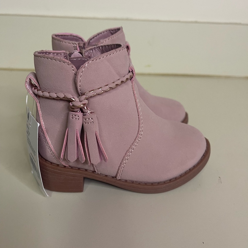 New haven’t been worn pink boots
